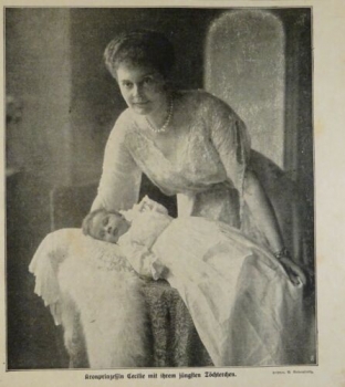 1917 - alter Druck - Kronprinzessin Cecilie mit ihrem jüngsten Töchterchen